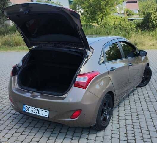 Коричневый Хендай i30, объемом двигателя 1.4 л и пробегом 125 тыс. км за 9200 $, фото 9 на Automoto.ua