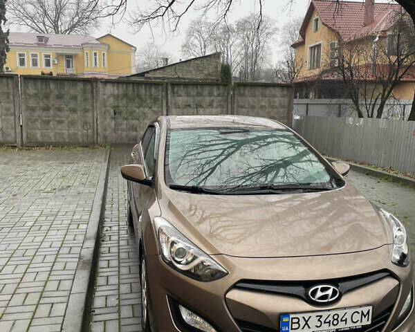 Коричневый Хендай i30, объемом двигателя 1.6 л и пробегом 119 тыс. км за 12950 $, фото 1 на Automoto.ua