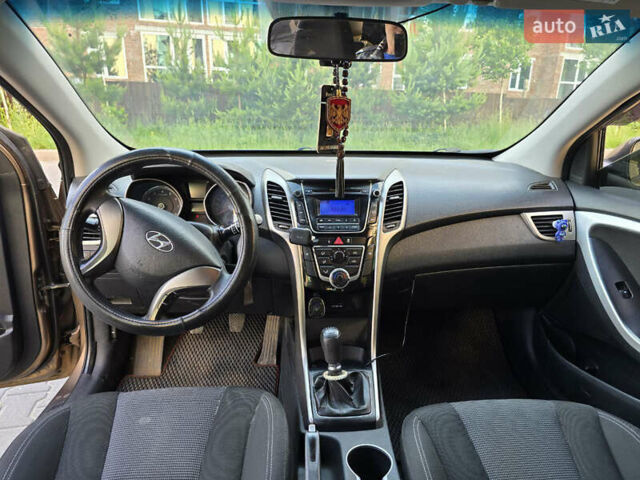 Хендай i30 2014 в Черновцах на Automoto.ua Коричневый Хендай i30, объемом двигателя 1.4 л и пробегом 200 тыс. км за 7800 $, фото 11 на Automoto.ua