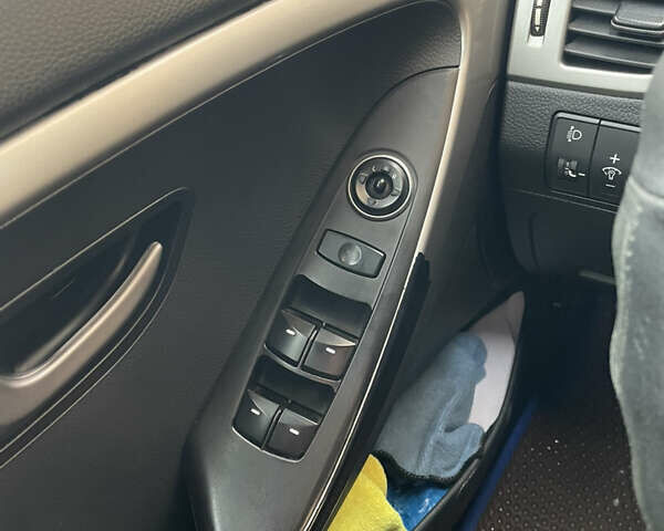 Коричневый Хендай i30, объемом двигателя 1.6 л и пробегом 119 тыс. км за 12950 $, фото 3 на Automoto.ua