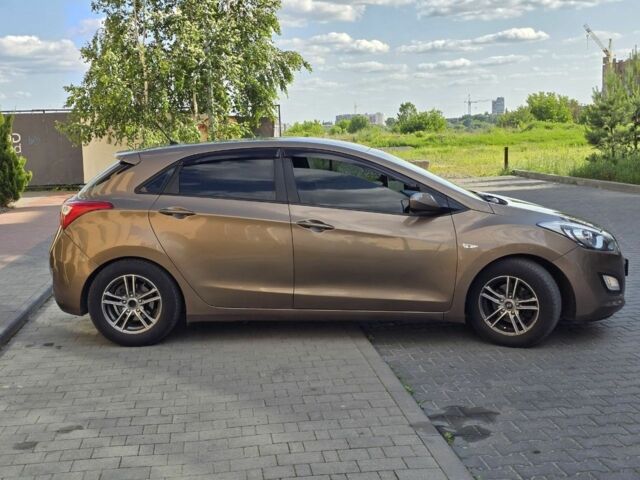 Коричневый Хендай i30, объемом двигателя 1.4 л и пробегом 198 тыс. км за 8200 $, фото 3 на Automoto.ua