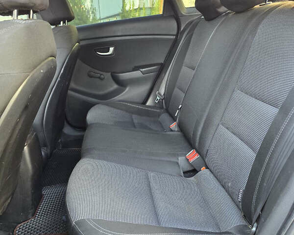 Хендай i30 2014 в Черновцах на Automoto.ua Коричневый Хендай i30, объемом двигателя 1.4 л и пробегом 200 тыс. км за 7800 $, фото 14 на Automoto.ua