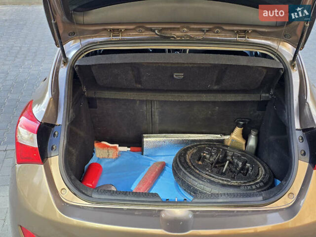 Хендай i30 2014 в Черновцах на Automoto.ua Коричневый Хендай i30, объемом двигателя 1.4 л и пробегом 200 тыс. км за 7800 $, фото 10 на Automoto.ua