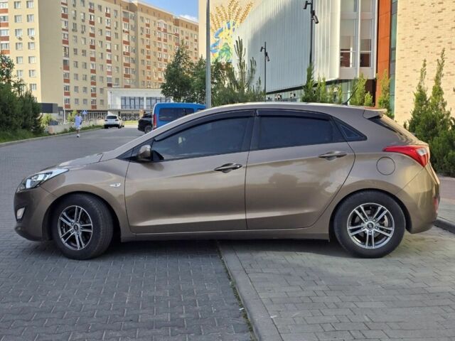 Коричневый Хендай i30, объемом двигателя 1.4 л и пробегом 198 тыс. км за 8200 $, фото 1 на Automoto.ua