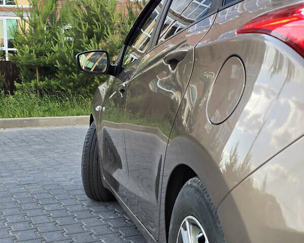 Хендай i30 2014 в Черновцах на Automoto.ua Коричневый Хендай i30, объемом двигателя 1.4 л и пробегом 200 тыс. км за 7800 $, фото 3 на Automoto.ua