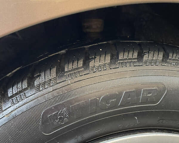 Коричневый Хендай i30, объемом двигателя 1.6 л и пробегом 119 тыс. км за 12950 $, фото 10 на Automoto.ua