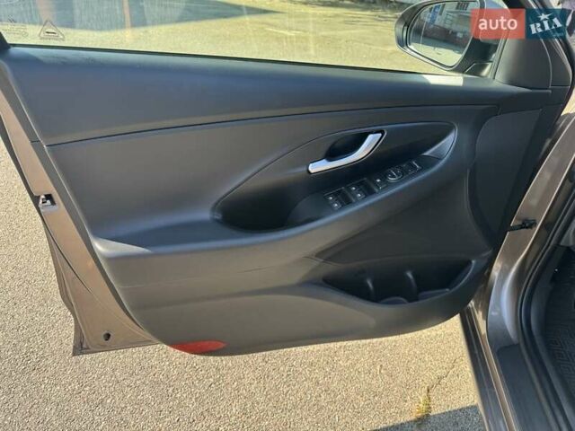 Коричневий Хендай i30, об'ємом двигуна 1.5 л та пробігом 61 тис. км за 16500 $, фото 6 на Automoto.ua