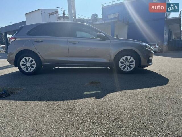 Коричневий Хендай i30, об'ємом двигуна 1.5 л та пробігом 61 тис. км за 16500 $, фото 2 на Automoto.ua