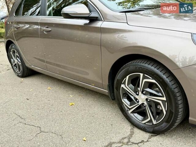 Коричневий Хендай i30, об'ємом двигуна 1.5 л та пробігом 43 тис. км за 16950 $, фото 39 на Automoto.ua