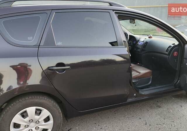 Коричневий Хендай i30, об'ємом двигуна 1.58 л та пробігом 217 тис. км за 6200 $, фото 4 на Automoto.ua