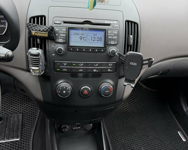 Коричневый Хендай i30, объемом двигателя 1.59 л и пробегом 116 тыс. км за 7400 $, фото 13 на Automoto.ua