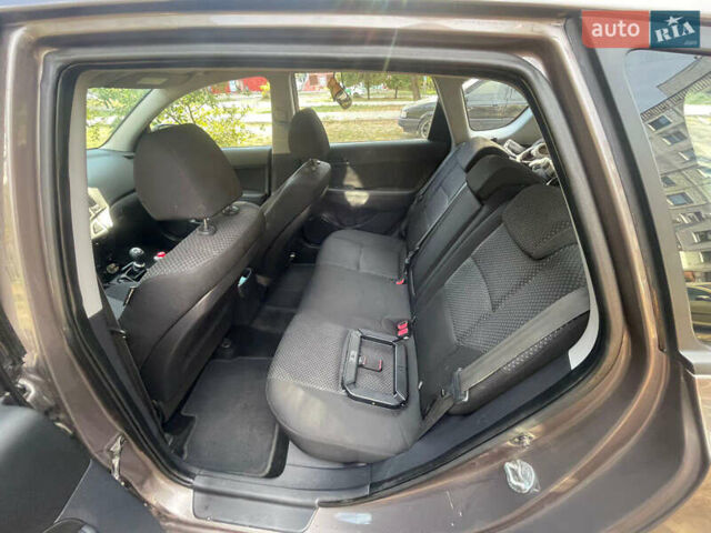 Коричневый Хендай i30, объемом двигателя 1.58 л и пробегом 211 тыс. км за 7500 $, фото 9 на Automoto.ua