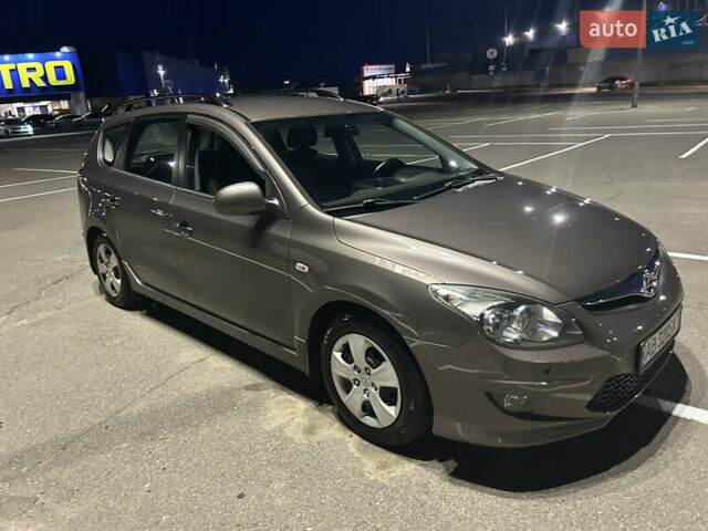 Коричневый Хендай i30, объемом двигателя 1.59 л и пробегом 125 тыс. км за 8800 $, фото 4 на Automoto.ua
