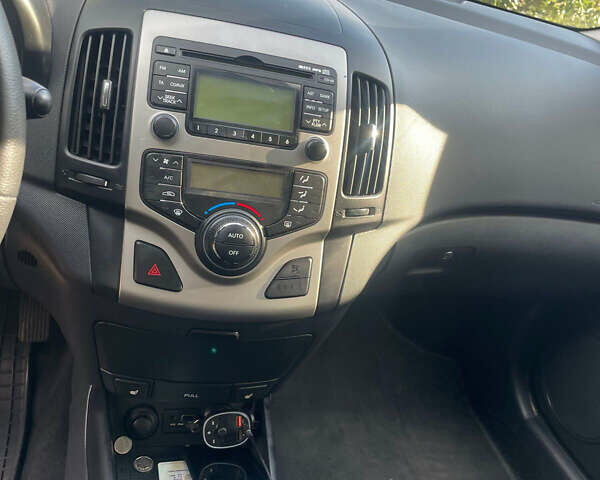 Коричневый Хендай i30, объемом двигателя 1.58 л и пробегом 211 тыс. км за 7500 $, фото 11 на Automoto.ua