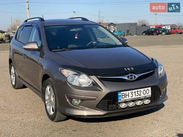 Коричневый Хендай i30, объемом двигателя 1.6 л и пробегом 155 тыс. км за 8500 $, фото 3 на Automoto.ua