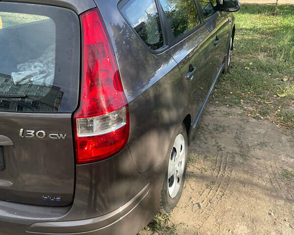 Коричневый Хендай i30, объемом двигателя 1.58 л и пробегом 211 тыс. км за 7500 $, фото 3 на Automoto.ua