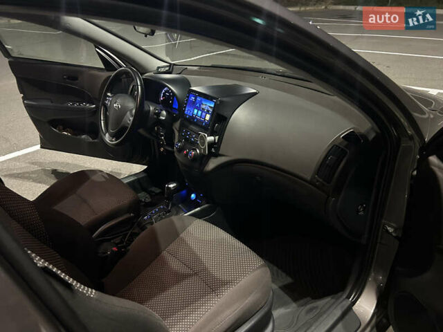 Коричневый Хендай i30, объемом двигателя 1.59 л и пробегом 125 тыс. км за 8800 $, фото 20 на Automoto.ua
