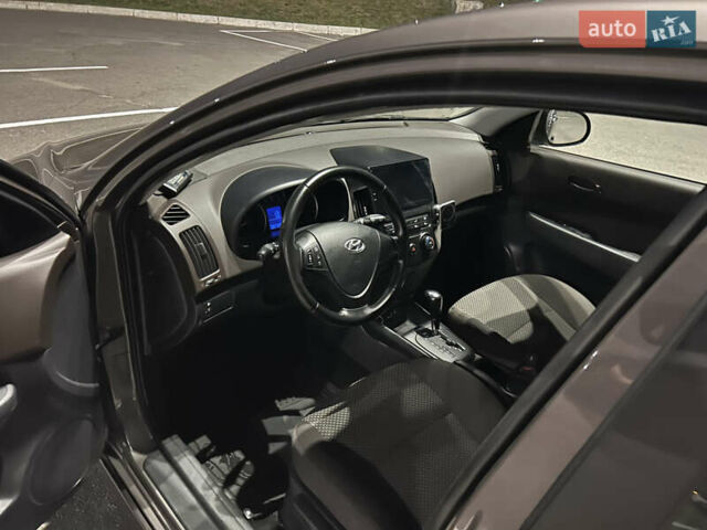 Коричневый Хендай i30, объемом двигателя 1.59 л и пробегом 125 тыс. км за 8800 $, фото 16 на Automoto.ua