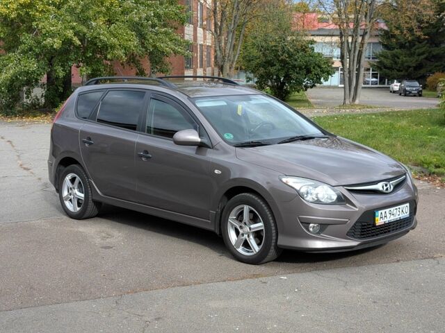 Коричневый Хендай i30, объемом двигателя 1.6 л и пробегом 236 тыс. км за 7200 $, фото 6 на Automoto.ua