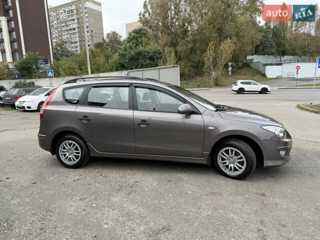 Коричневый Хендай i30, объемом двигателя 1.59 л и пробегом 116 тыс. км за 7400 $, фото 3 на Automoto.ua