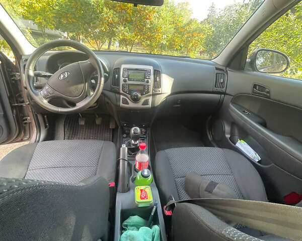 Коричневый Хендай i30, объемом двигателя 1.58 л и пробегом 211 тыс. км за 7500 $, фото 10 на Automoto.ua