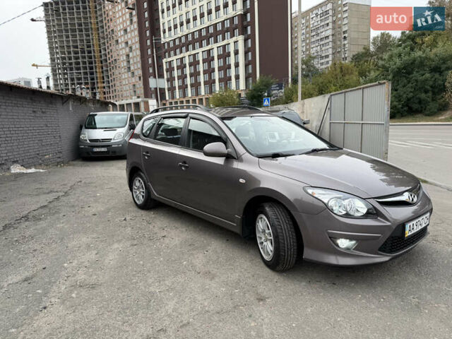 Коричневый Хендай i30, объемом двигателя 1.59 л и пробегом 116 тыс. км за 7400 $, фото 2 на Automoto.ua