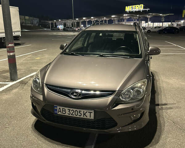 Коричневый Хендай i30, объемом двигателя 1.59 л и пробегом 125 тыс. км за 8800 $, фото 1 на Automoto.ua