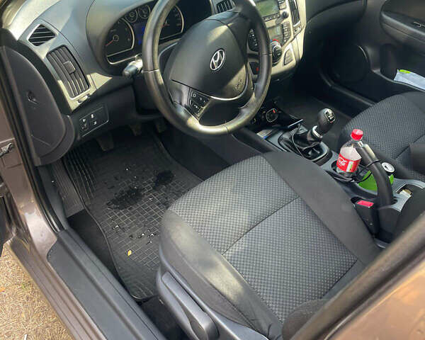 Коричневый Хендай i30, объемом двигателя 1.58 л и пробегом 211 тыс. км за 7500 $, фото 15 на Automoto.ua