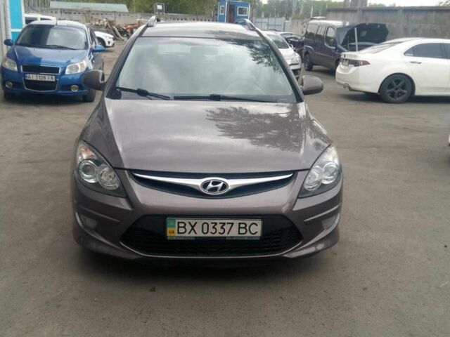 Коричневый Хендай i30, объемом двигателя 1.6 л и пробегом 393 тыс. км за 3800 $, фото 2 на Automoto.ua