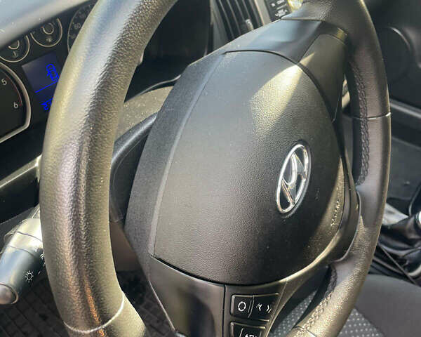 Коричневый Хендай i30, объемом двигателя 1.58 л и пробегом 211 тыс. км за 7500 $, фото 12 на Automoto.ua