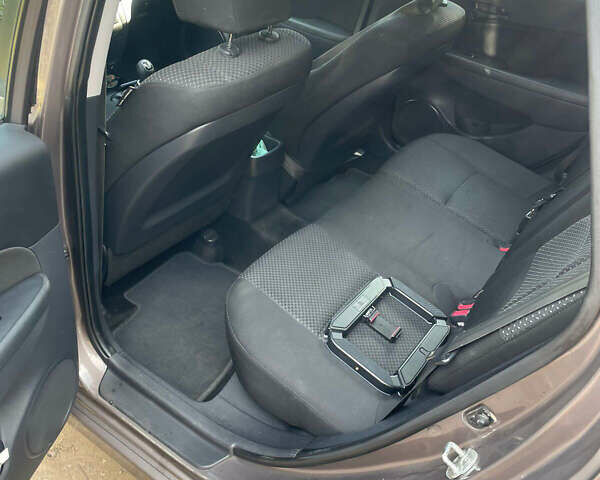 Коричневый Хендай i30, объемом двигателя 1.58 л и пробегом 211 тыс. км за 7500 $, фото 16 на Automoto.ua