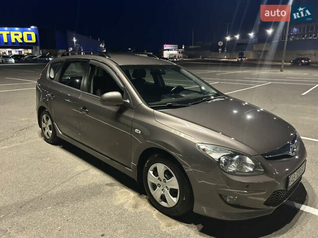 Коричневый Хендай i30, объемом двигателя 1.59 л и пробегом 125 тыс. км за 8800 $, фото 5 на Automoto.ua