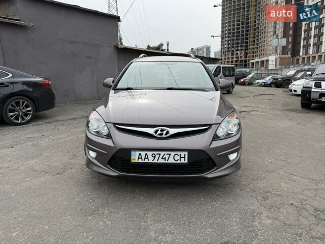 Коричневый Хендай i30, объемом двигателя 1.59 л и пробегом 116 тыс. км за 7400 $, фото 1 на Automoto.ua