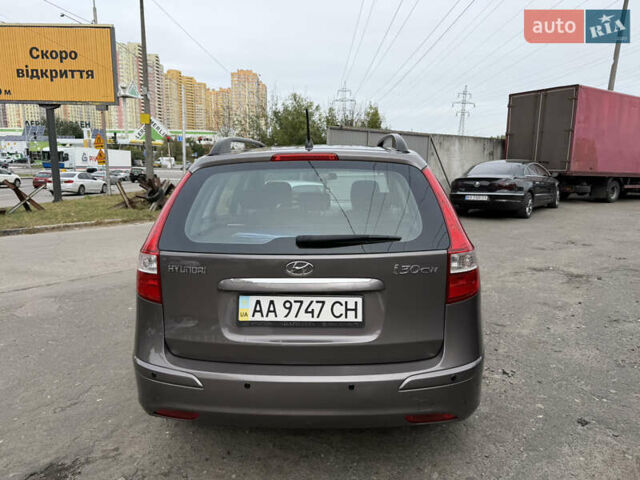 Коричневый Хендай i30, объемом двигателя 1.59 л и пробегом 116 тыс. км за 7400 $, фото 5 на Automoto.ua