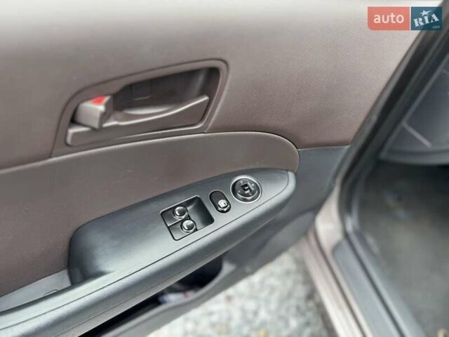 Коричневый Хендай i30, объемом двигателя 1.6 л и пробегом 190 тыс. км за 6650 $, фото 54 на Automoto.ua