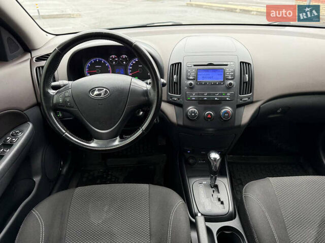 Коричневый Хендай i30, объемом двигателя 1.6 л и пробегом 81 тыс. км за 9150 $, фото 24 на Automoto.ua