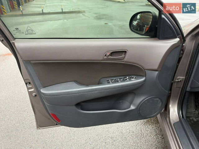 Хендай i30 2012 у Харкові на Automoto.ua Коричневий Хендай i30, об'ємом двигуна 1.6 л та пробігом 81 тис. км за 9100 $, фото 16 на Automoto.ua