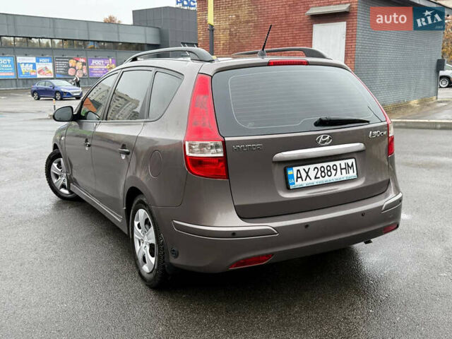 Коричневый Хендай i30, объемом двигателя 1.6 л и пробегом 81 тыс. км за 9150 $, фото 9 на Automoto.ua