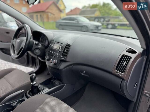 Коричневый Хендай i30, объемом двигателя 1.6 л и пробегом 190 тыс. км за 6650 $, фото 59 на Automoto.ua