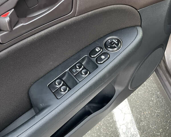 Хендай i30 2012 в Киеве на Automoto.ua Коричневый Хендай i30, объемом двигателя 1.6 л и пробегом 160 тыс. км за 7700 $, фото 8 на Automoto.ua