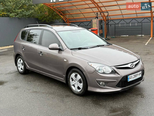 Коричневый Хендай i30, объемом двигателя 1.6 л и пробегом 81 тыс. км за 9150 $, фото 6 на Automoto.ua