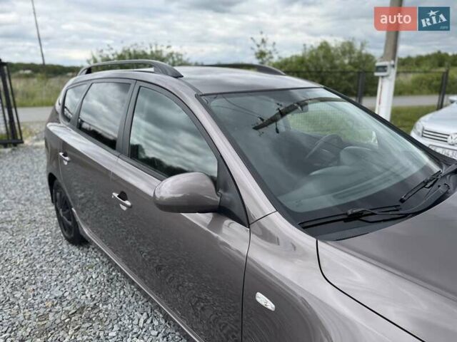 Коричневый Хендай i30, объемом двигателя 1.6 л и пробегом 190 тыс. км за 6650 $, фото 11 на Automoto.ua