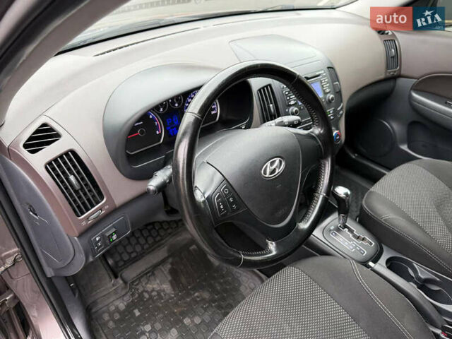 Хендай i30 2012 у Харкові на Automoto.ua Коричневий Хендай i30, об'ємом двигуна 1.6 л та пробігом 81 тис. км за 9100 $, фото 19 на Automoto.ua