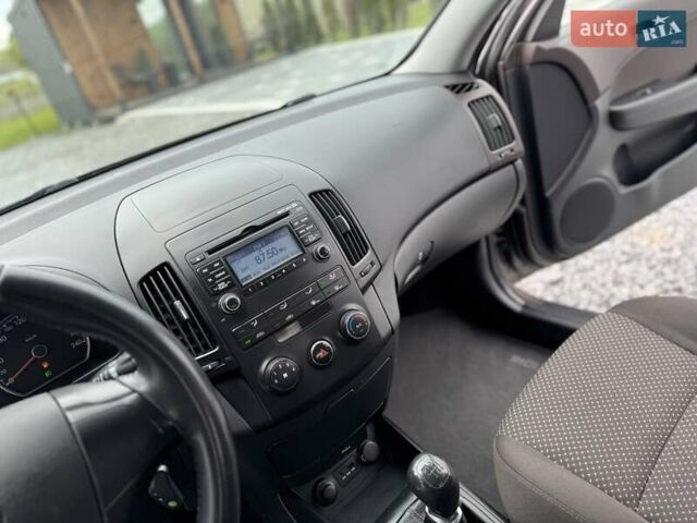 Коричневый Хендай i30, объемом двигателя 1.6 л и пробегом 190 тыс. км за 6650 $, фото 43 на Automoto.ua