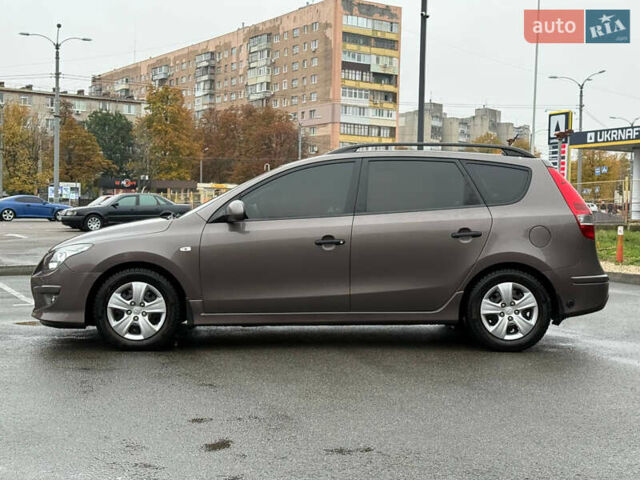 Коричневый Хендай i30, объемом двигателя 1.6 л и пробегом 81 тыс. км за 9150 $, фото 7 на Automoto.ua