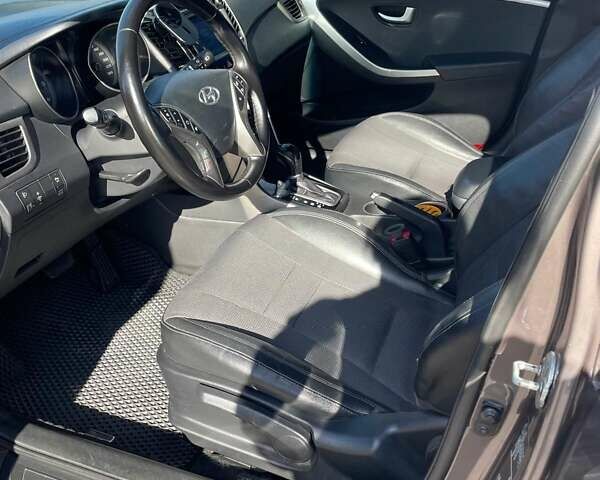 Хендай i30 2013 в Хмельницком на Automoto.ua Коричневый Хендай i30, объемом двигателя 1.58 л и пробегом 245 тыс. км за 10800 $, фото 6 на Automoto.ua