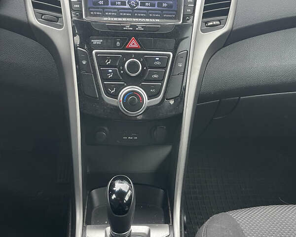 Хендай i30 2013 в Киеве на Automoto.ua Коричневый Хендай i30, объемом двигателя 1.59 л и пробегом 227 тыс. км за 9300 $, фото 8 на Automoto.ua