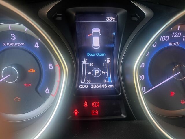 Коричневый Хендай i30, объемом двигателя 1 л и пробегом 200 тыс. км за 7500 $, фото 4 на Automoto.ua