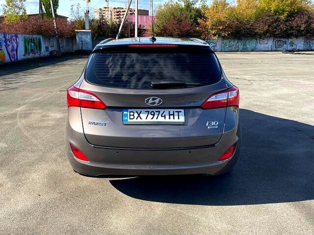 Коричневый Хендай i30, объемом двигателя 1.6 л и пробегом 245 тыс. км за 10800 $, фото 9 на Automoto.ua