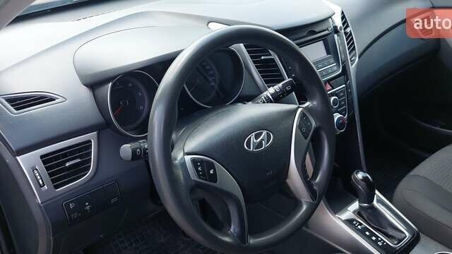 Коричневий Хендай i30, об'ємом двигуна 1.58 л та пробігом 149 тис. км за 9500 $, фото 4 на Automoto.ua